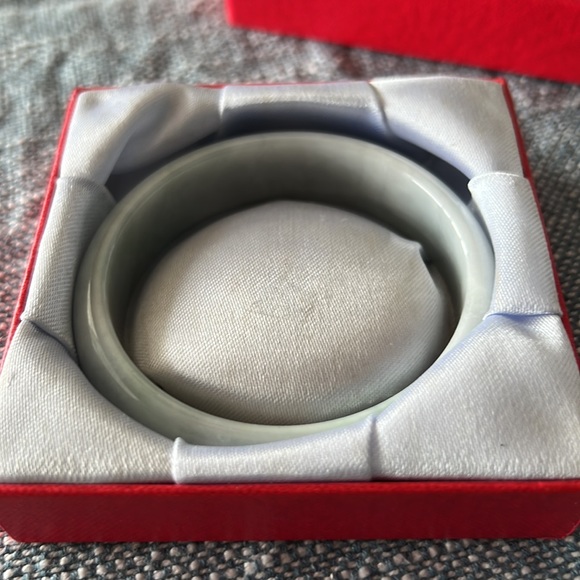 JADE BANGLE 59mm, 16 mm wide , 7.2mm thick - Picture 5 of 7